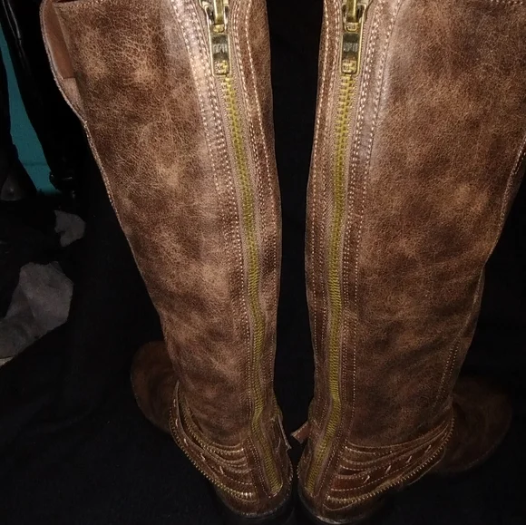 Kohl's brown leather boots. - Picture 6 of 10